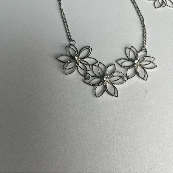Matching Rhinestone Flower Necklace and Earrinngs. Silver - Picture 2 of 7